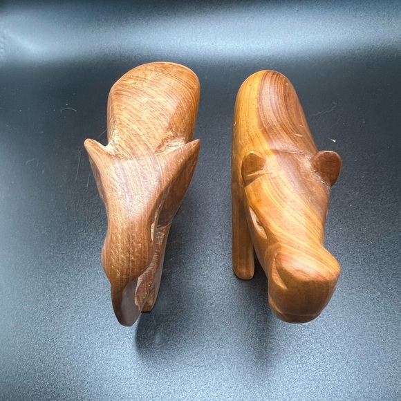 Vintage hand carved wooden elephant and hippo - Picture 8 of 10